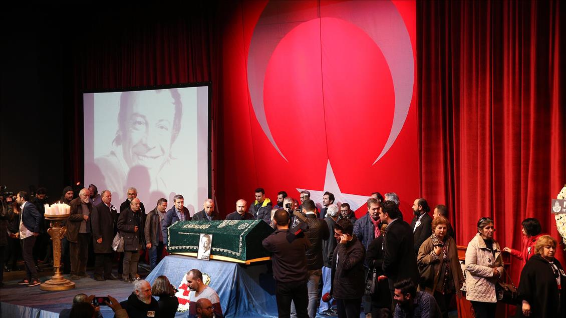 Münir Özkul son yolculuğuna uğurlanıyor