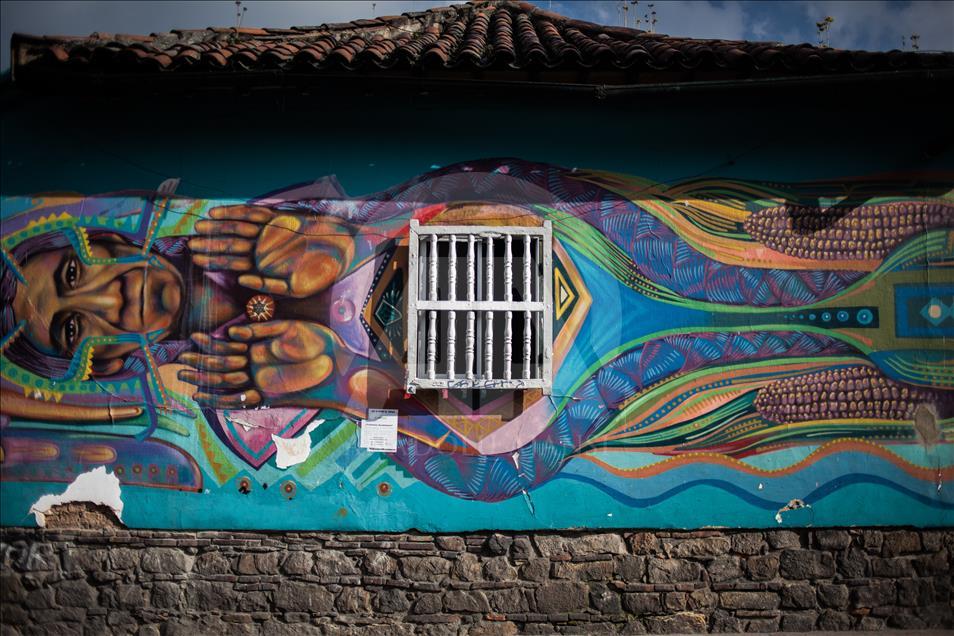 Seni yang terserak di dinding Bogota