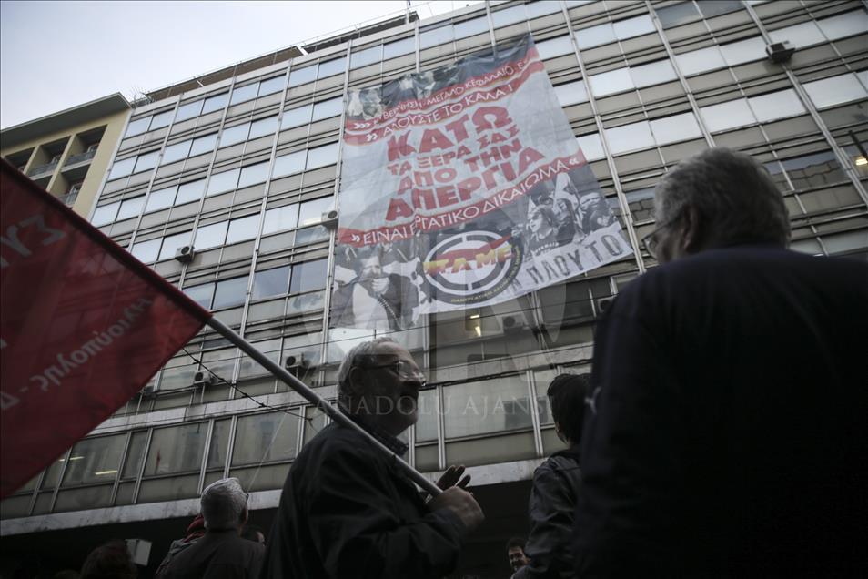 Unionists storm Labor Ministry in Greece