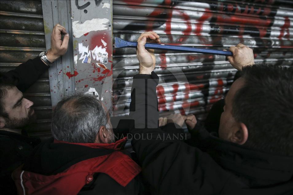 Unionists storm Labor Ministry in Greece