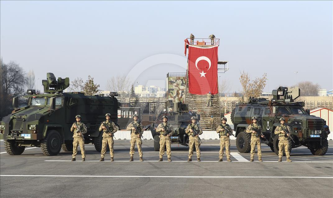 Jandarma yeni kıyafetleri ile görev başında