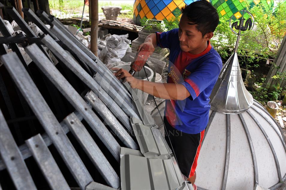 Bisnis kubah Pencari Surga