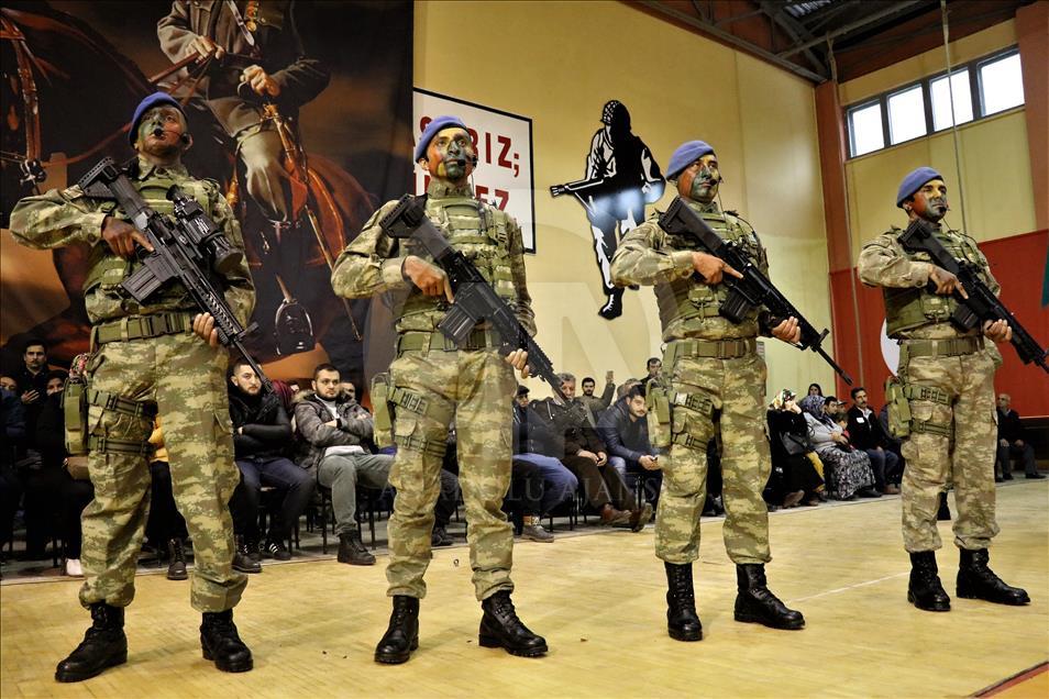 Uzman erbaşlar mavi bere taktı
