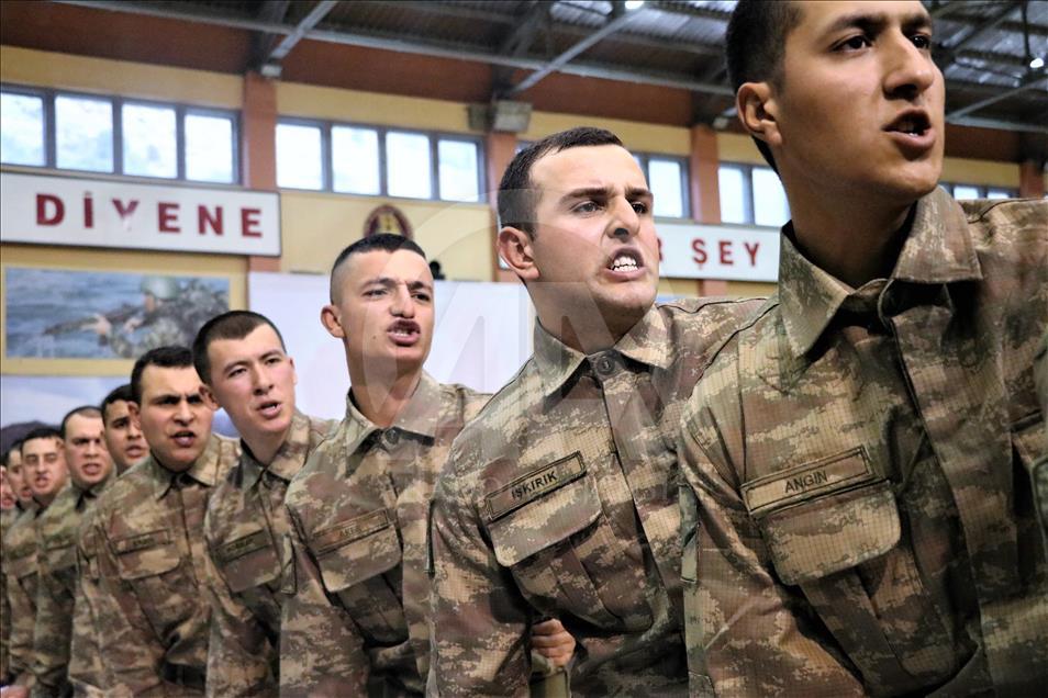 Uzman erbaşlar mavi bere taktı