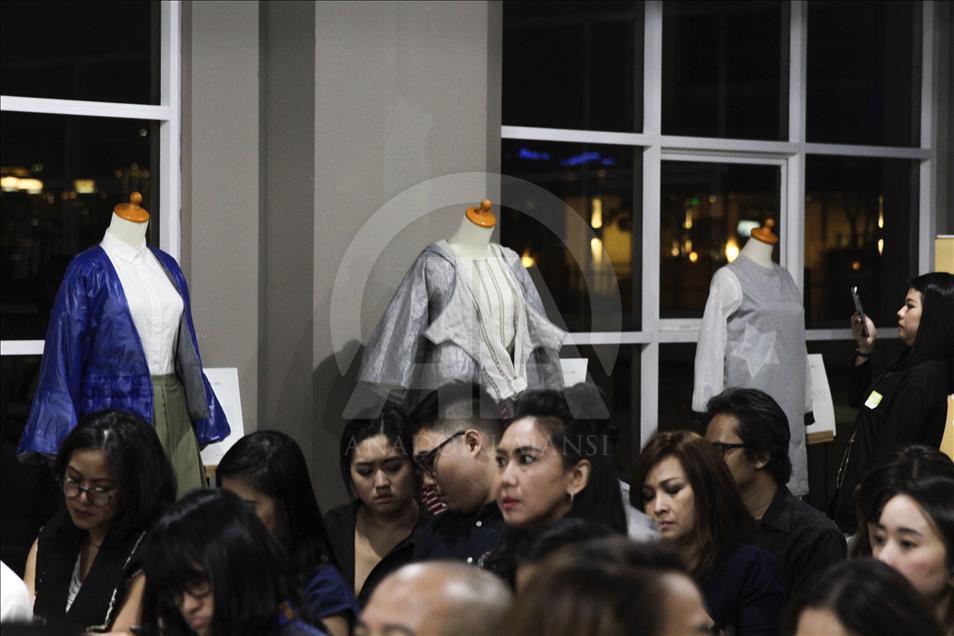 Bergaya high-fashion dengan baju bahan limbah