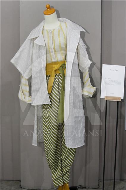 Bergaya high-fashion dengan baju bahan limbah