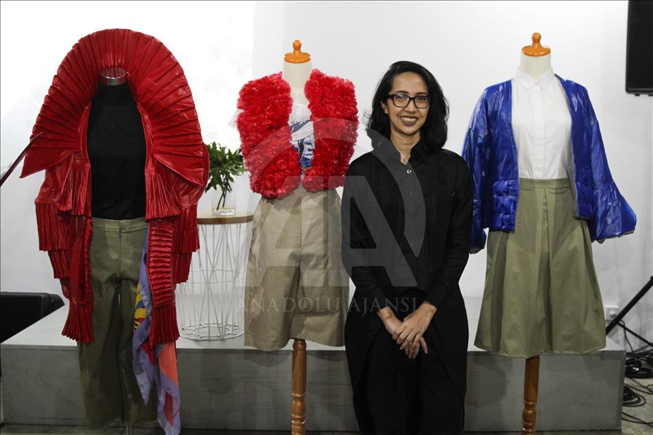 Bergaya high-fashion dengan baju bahan limbah