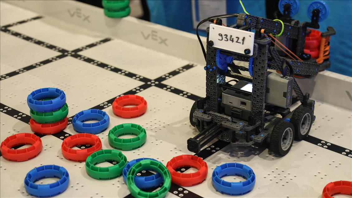 Geleceğin robot tasarımcıları "VEX IQ Off Season Robotik Turnuvası"nda
