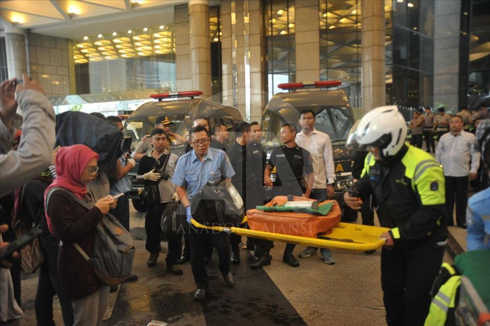 Ambruknya serambi atas gedung Bursa Efek Indonesia