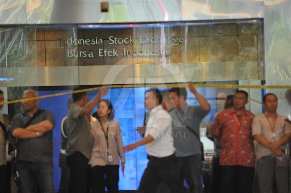 Ambruknya serambi atas gedung Bursa Efek Indonesia