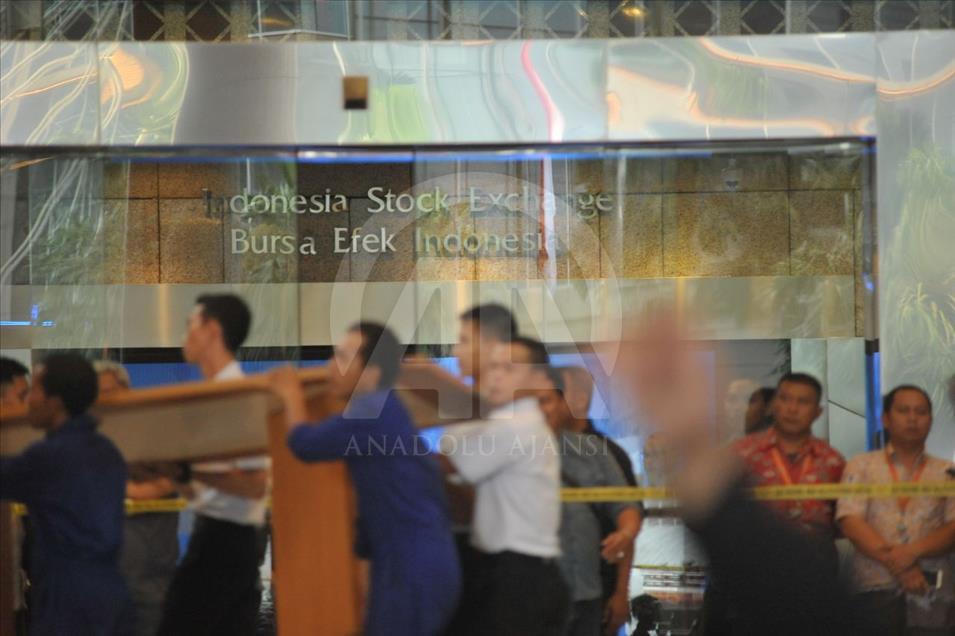Ambruknya serambi atas Gedung Bursa Efek Indonesia
