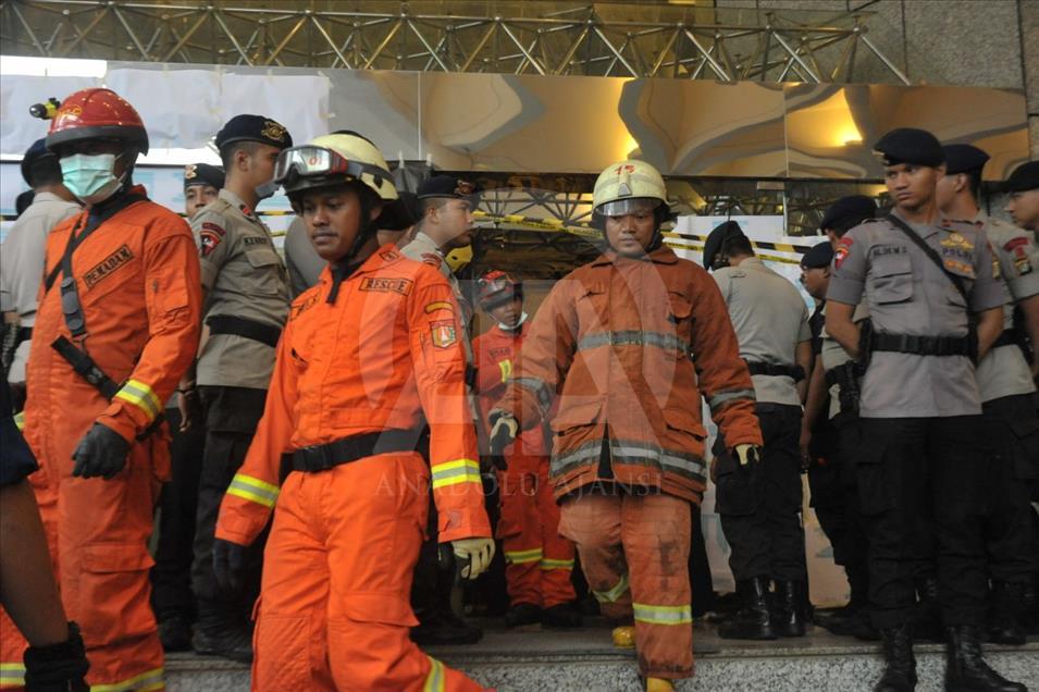 Ambruknya serambi atas gedung Bursa Efek Indonesia