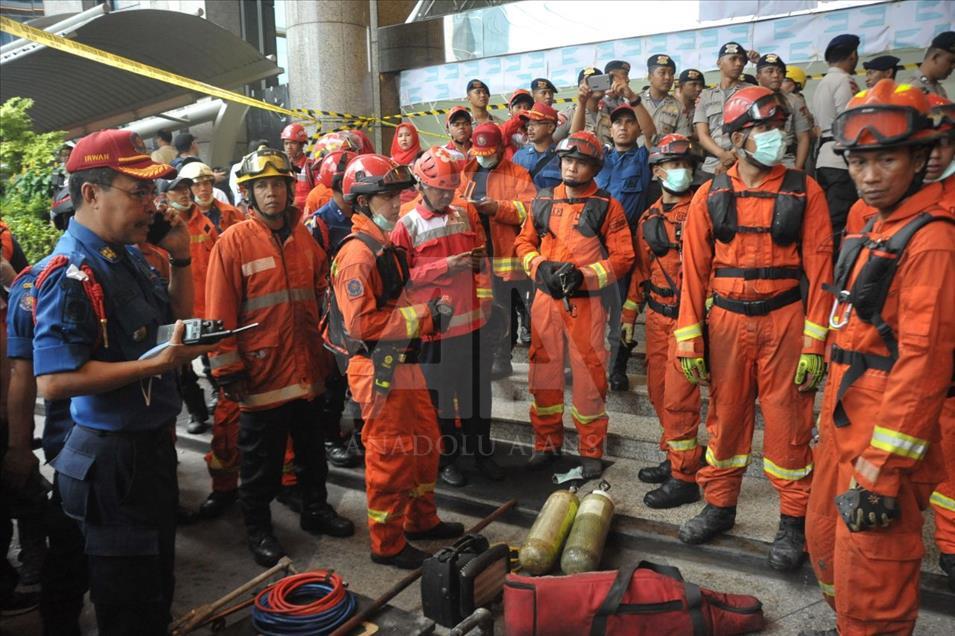 Ambruknya serambi atas gedung Bursa Efek Indonesia