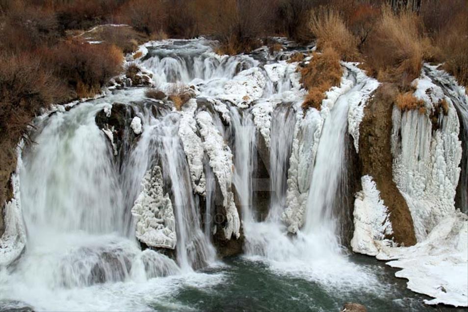 Así luce la cascada congelada de Muradiye en Van, Turquía