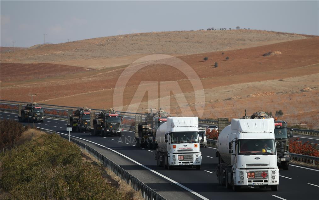 Turkey deploys armored vehicles to Syrian border
