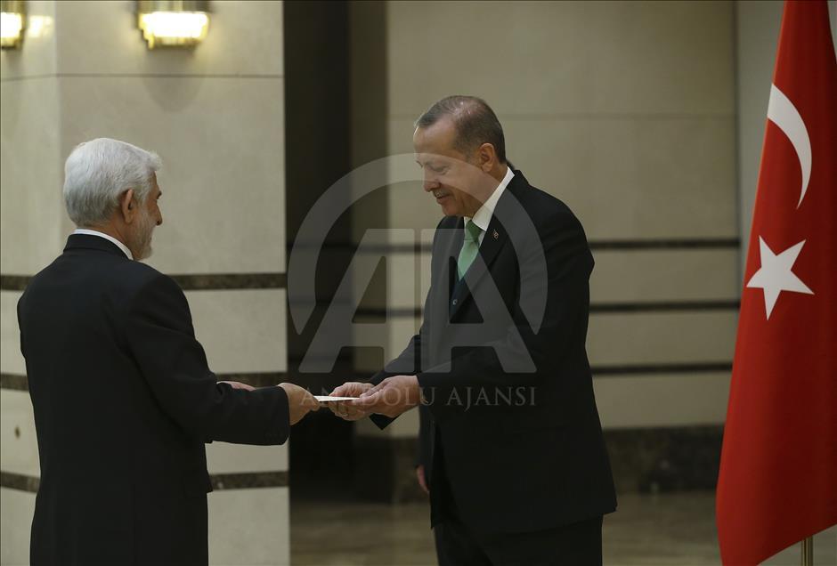 سفیر جدید افغانستان در آنکارا استوارنامه خود را تقدیم اردوغان کرد