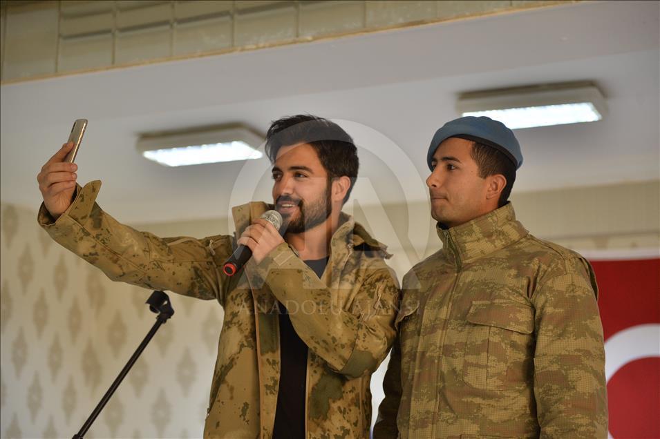 Mardin'de askere moral konseri 
