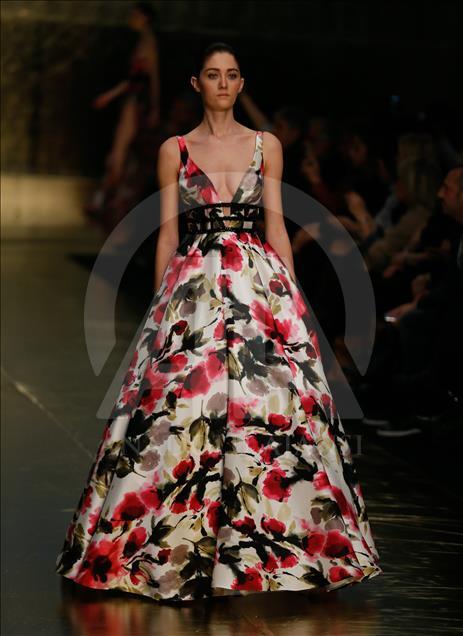 Desainer haute couture Turki pamer koleksi gaun pengantin