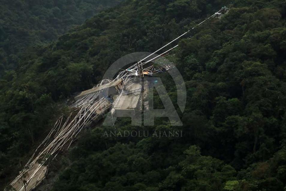 Imágenes aéreas del puente Chirajara que colapsó en Colombia
