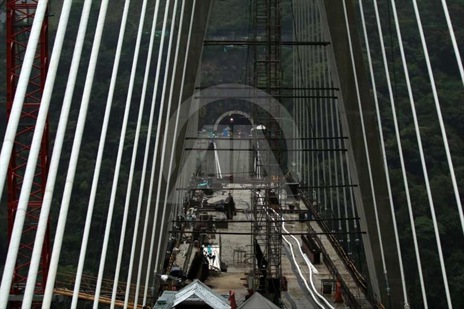 Imágenes aéreas del puente Chirajara que colapsó en Colombia
