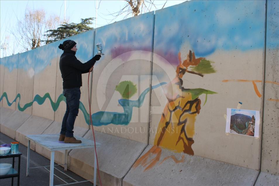 Siirt'te güvenlik duvarları renkli motiflerle süsleniyor