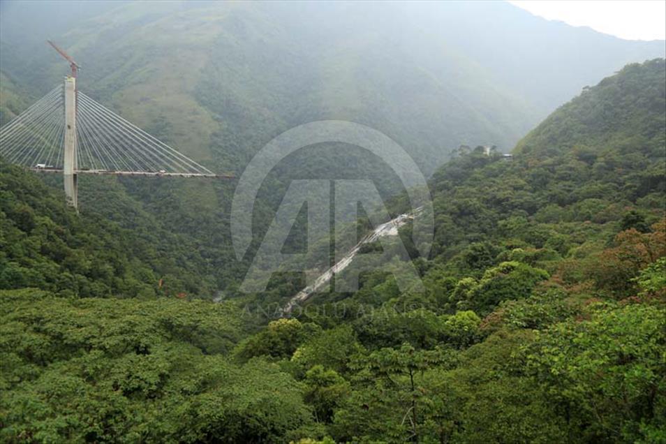 Imágenes aéreas del puente Chirajara que colapsó en Colombia