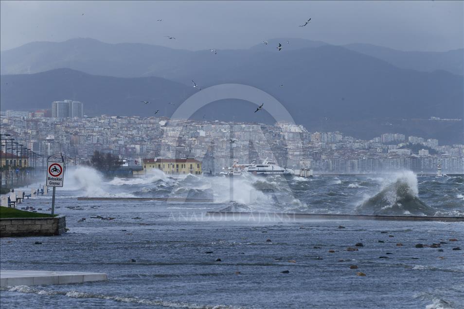 İzmir'de fırtına