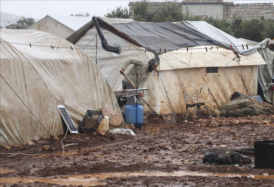 İdlib'deki yağışlar çadır kentleri vurdu