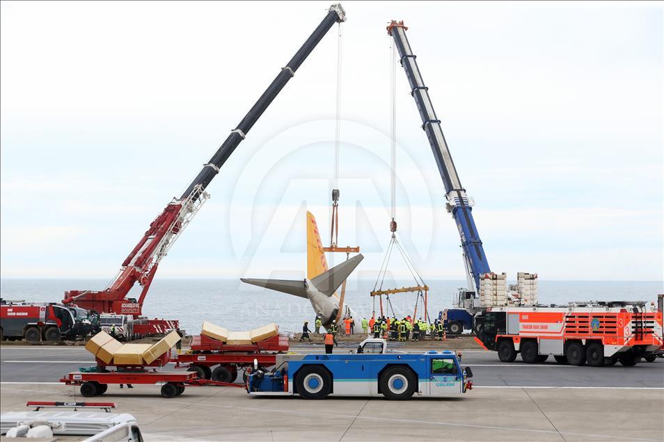 Trabzon Havalimanı'nda uçağın pistten çıkması
