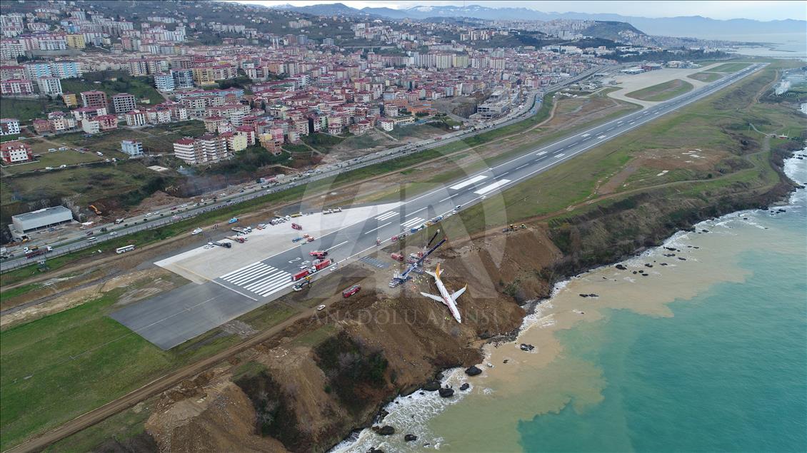 Trabzon Havalimanı'nda uçağın pistten çıkması