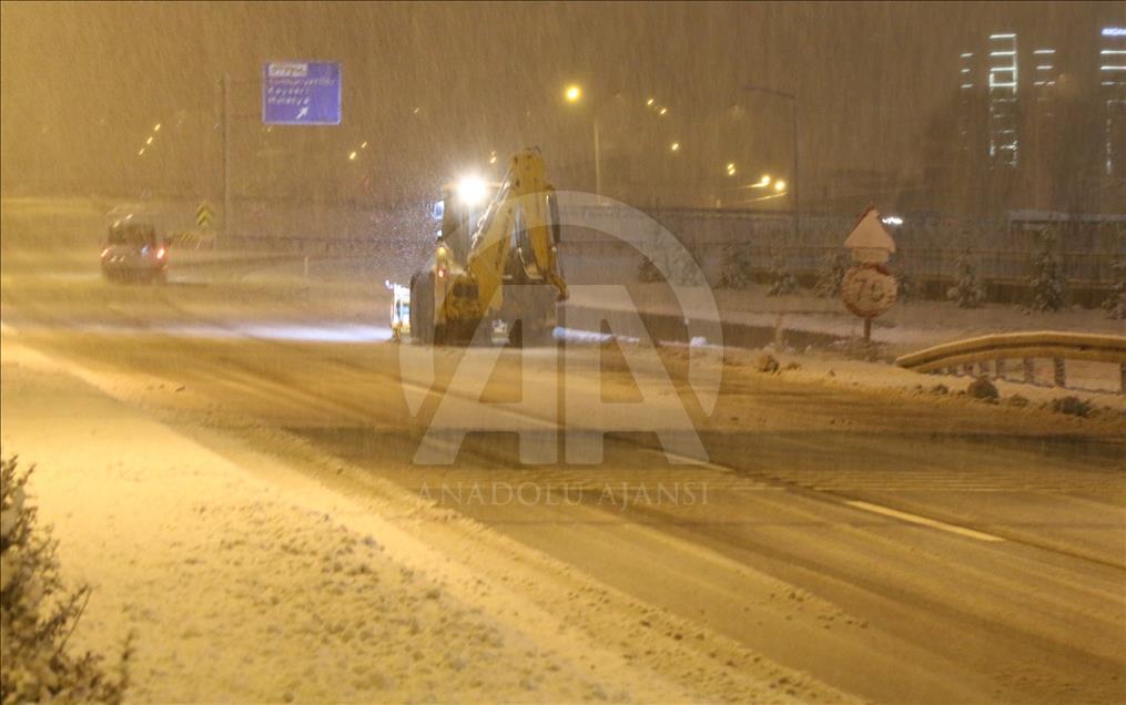Sivas'ta ulaşıma kar engeli