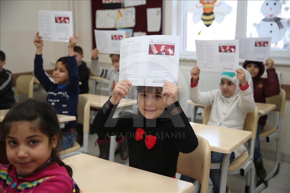 Suriyeli çocuklar karne sevinci yaşadı