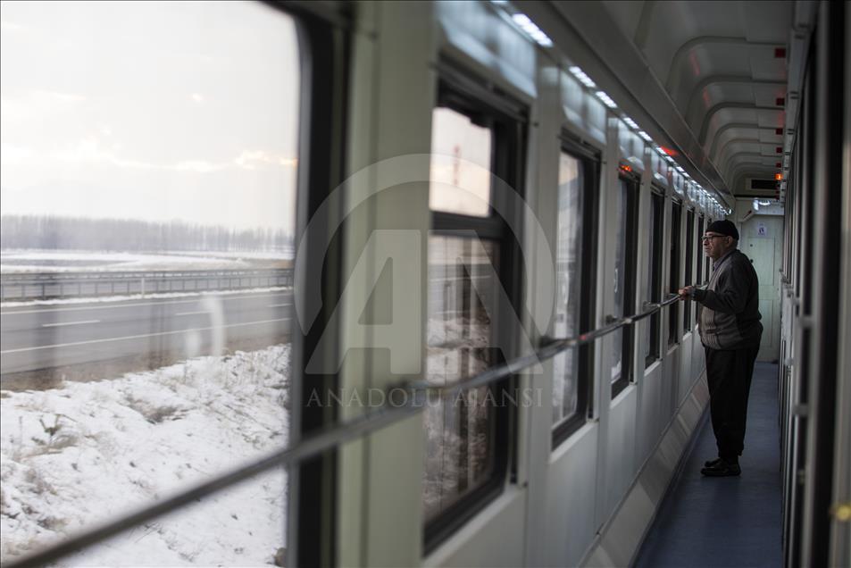 New Eastern Express train attracts tourists 