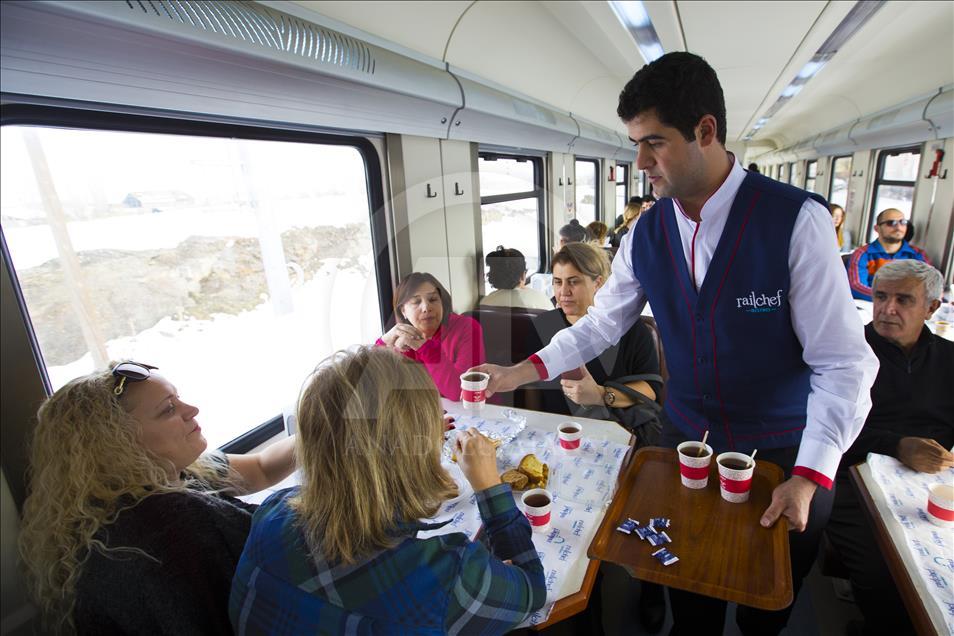 New Eastern Express train attracts tourists 