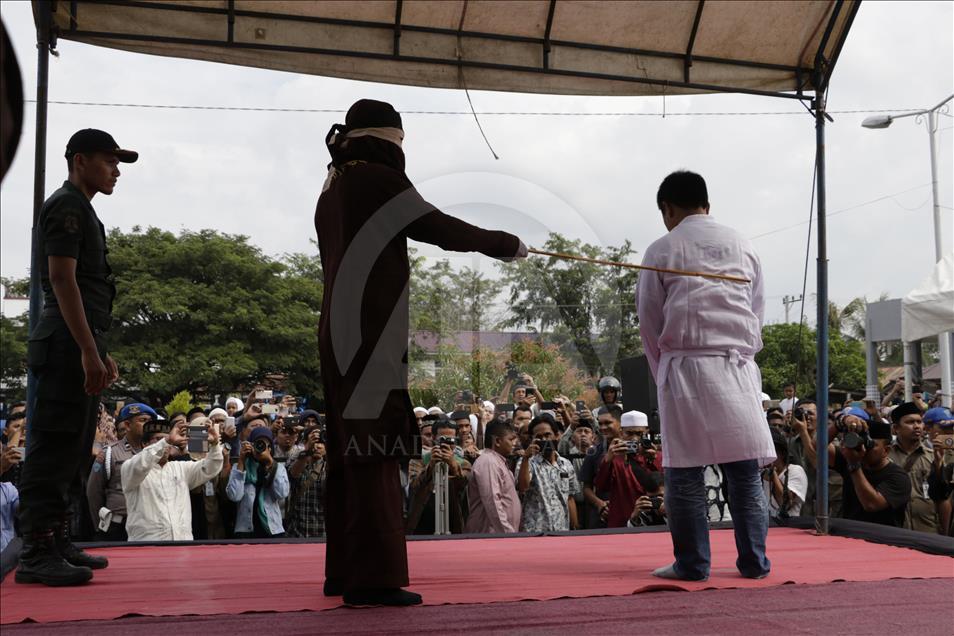 Hukum cambuk di Aceh