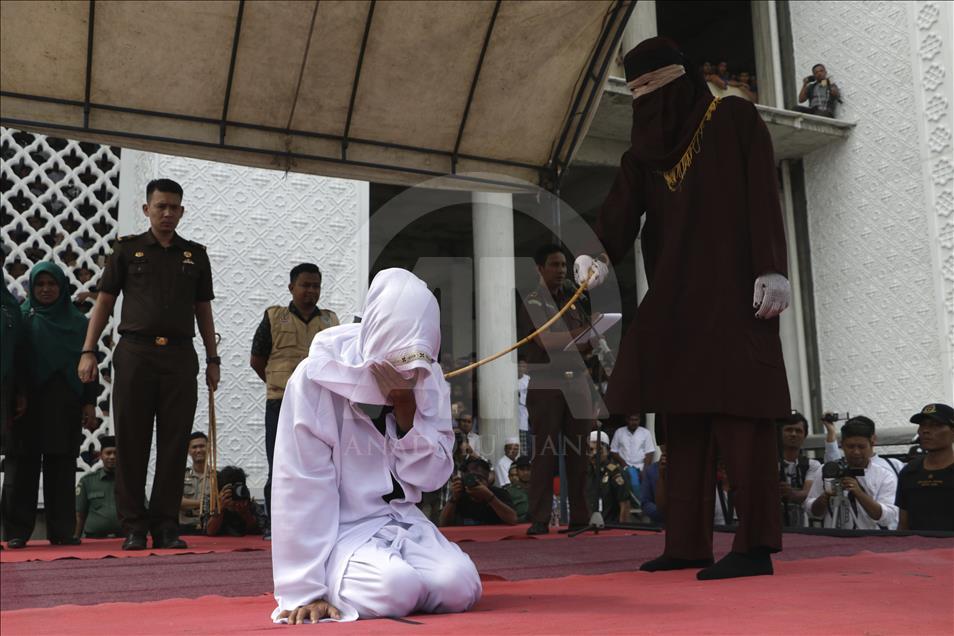 Hukum cambuk di Aceh
