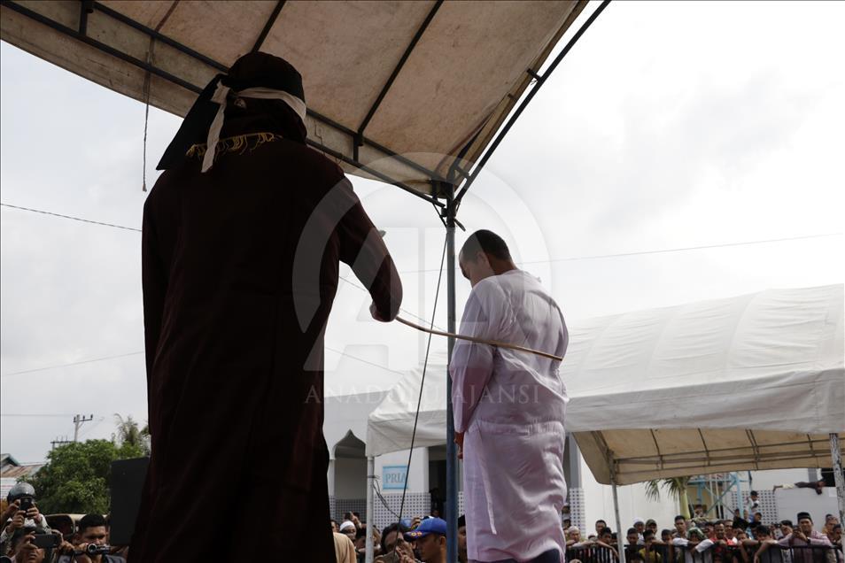 Hukum cambuk di Aceh