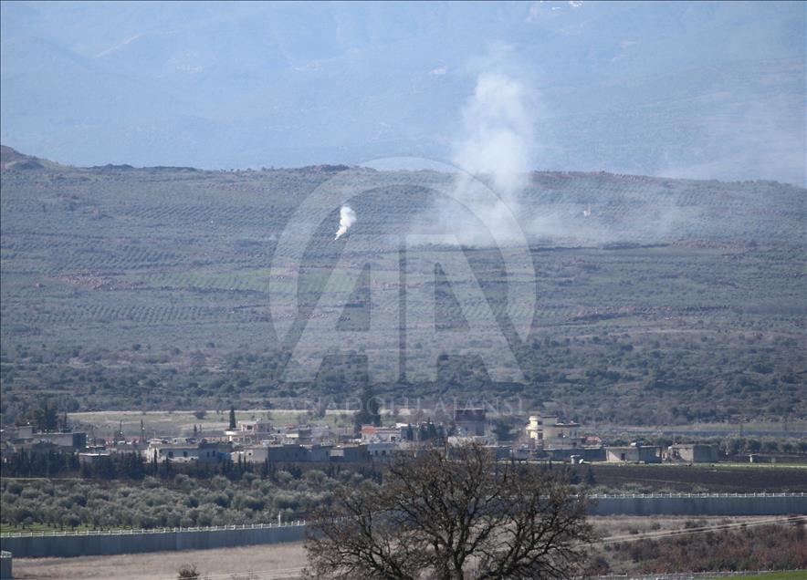 Afrin'deki PYD/PKK mevzilerine topçu atışı