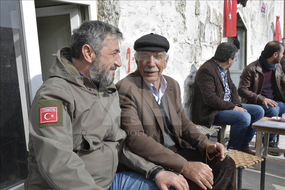 Güneydoğu'da Zeytin Dalı Harekatı'na bayraklı destek