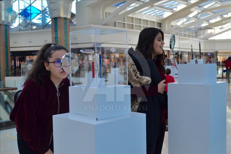 Turquie : Exposition du ​"​micro art​"​ au Mall of Istanbul 