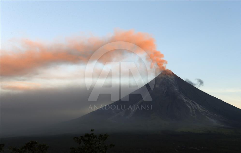 Filipinler'deki Mayon Yanardağı'nda volkanik hareketlilik