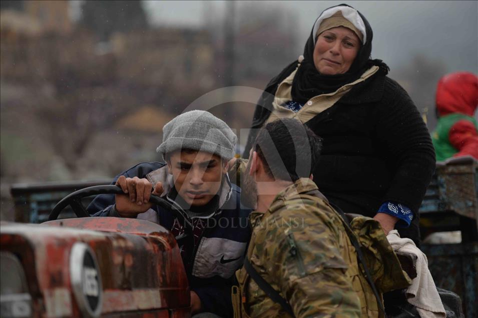 Afrin, Sirija - 23. januar 2018:  Mještani se vraćaju u selo S