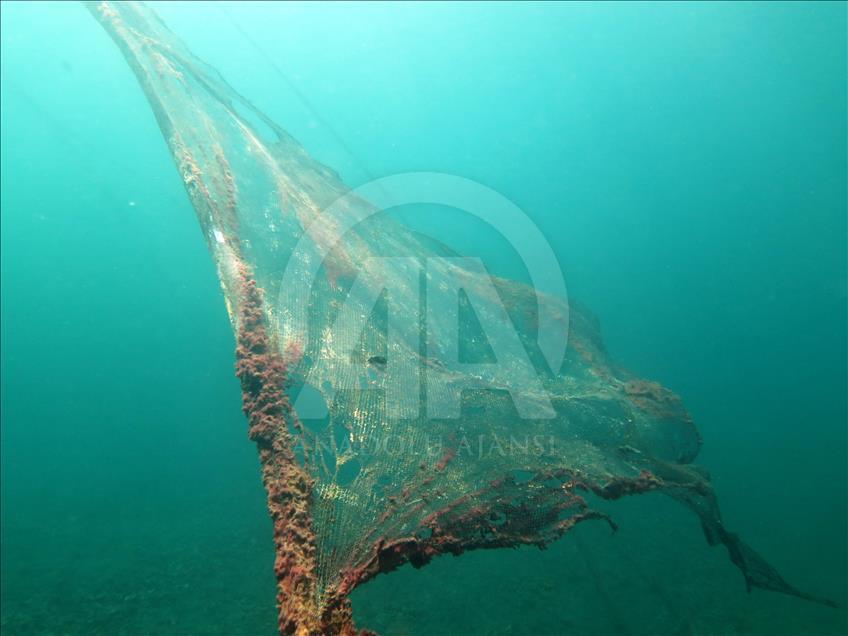  Denizden binlerce metrekare "hayalet ağ" çıkardılar