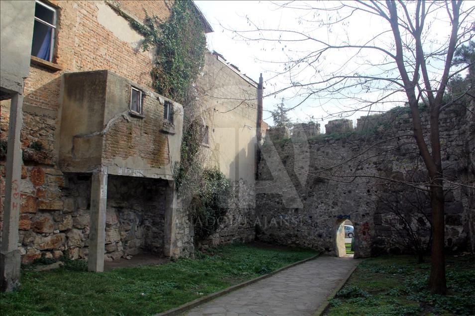 UNESCO listesindeki kale "kalekondu"lardan kurtarılmayı bekliyor