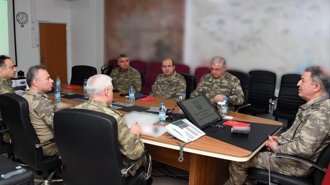 Orgeneral Akar sınır birliklerini denetledi
