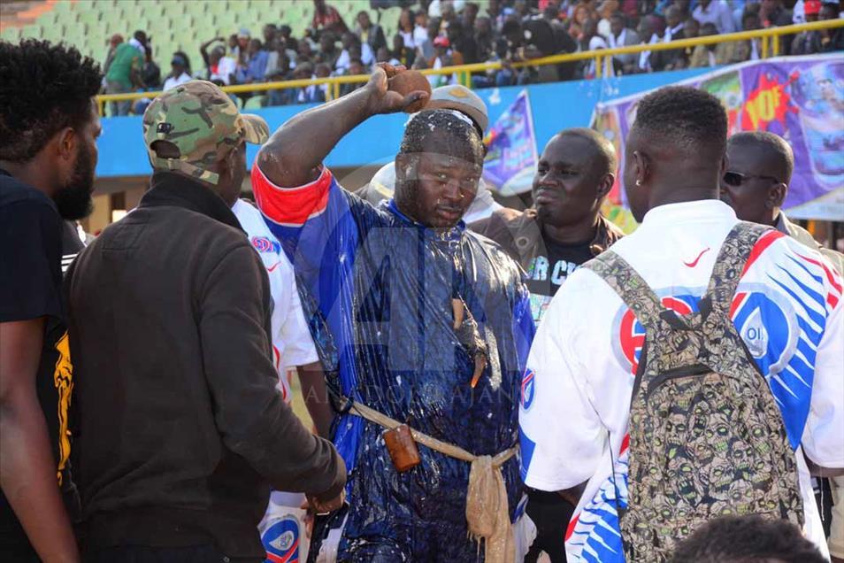 Campeonato de lucha tradicional en arena en Senegal