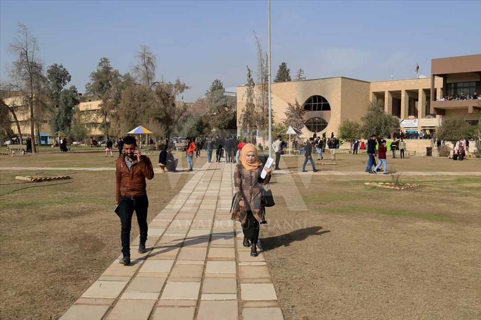 Estudiantes regresan a la universidad en Mosul tras la salida de Daesh