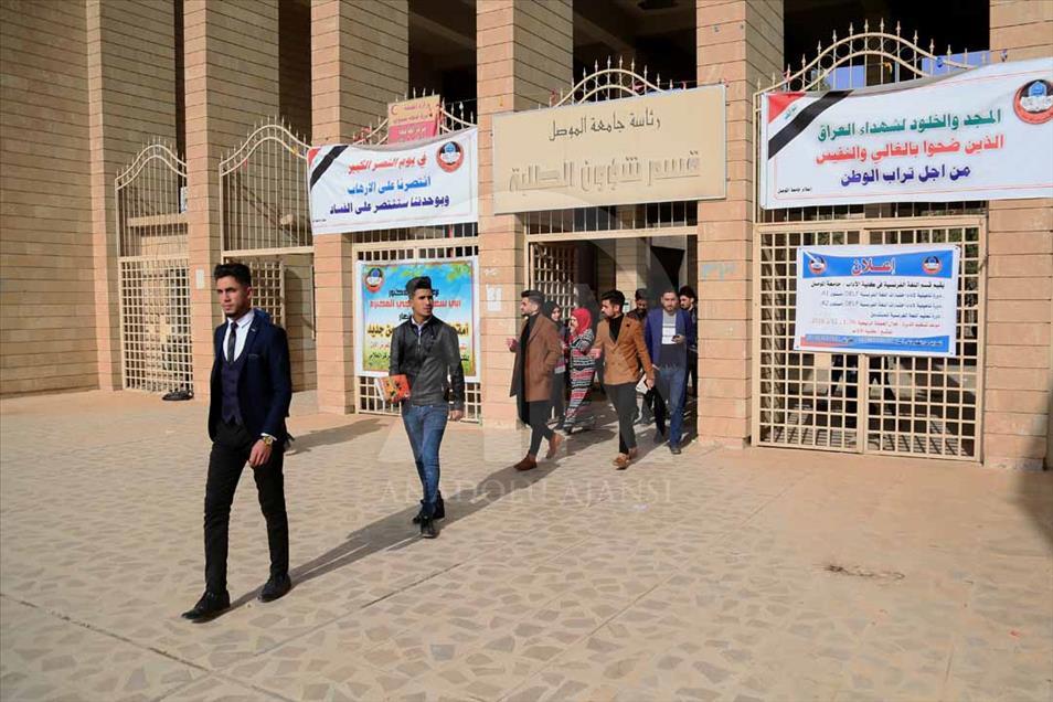 Estudiantes regresan a la universidad en Mosul tras la salida de Daesh