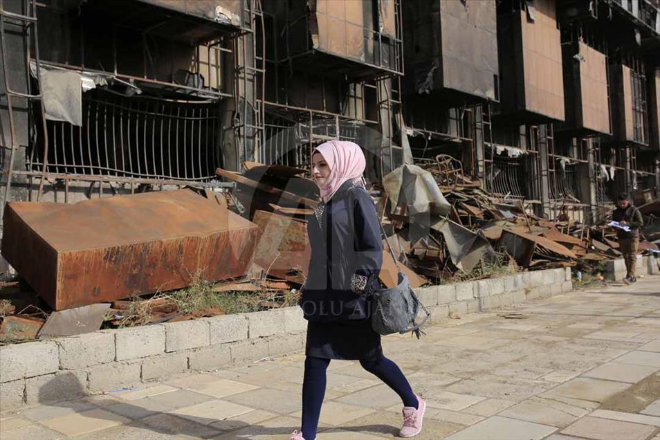 Estudiantes regresan a la universidad en Mosul tras la salida de Daesh