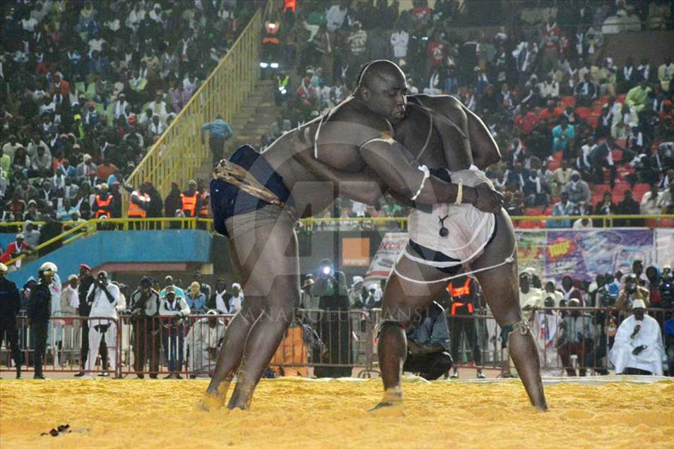 Campeonato de lucha tradicional en arena en Senegal
